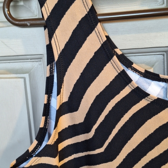 Chico's Tank Top Sz2 Blk/Tan Graphic Print Beautiful Fit Stretchy Knit - Picture 5 of 8